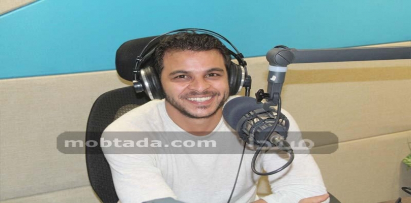 محمد رشاد ضيف «سنة تانية غنا» على الراديو 9090